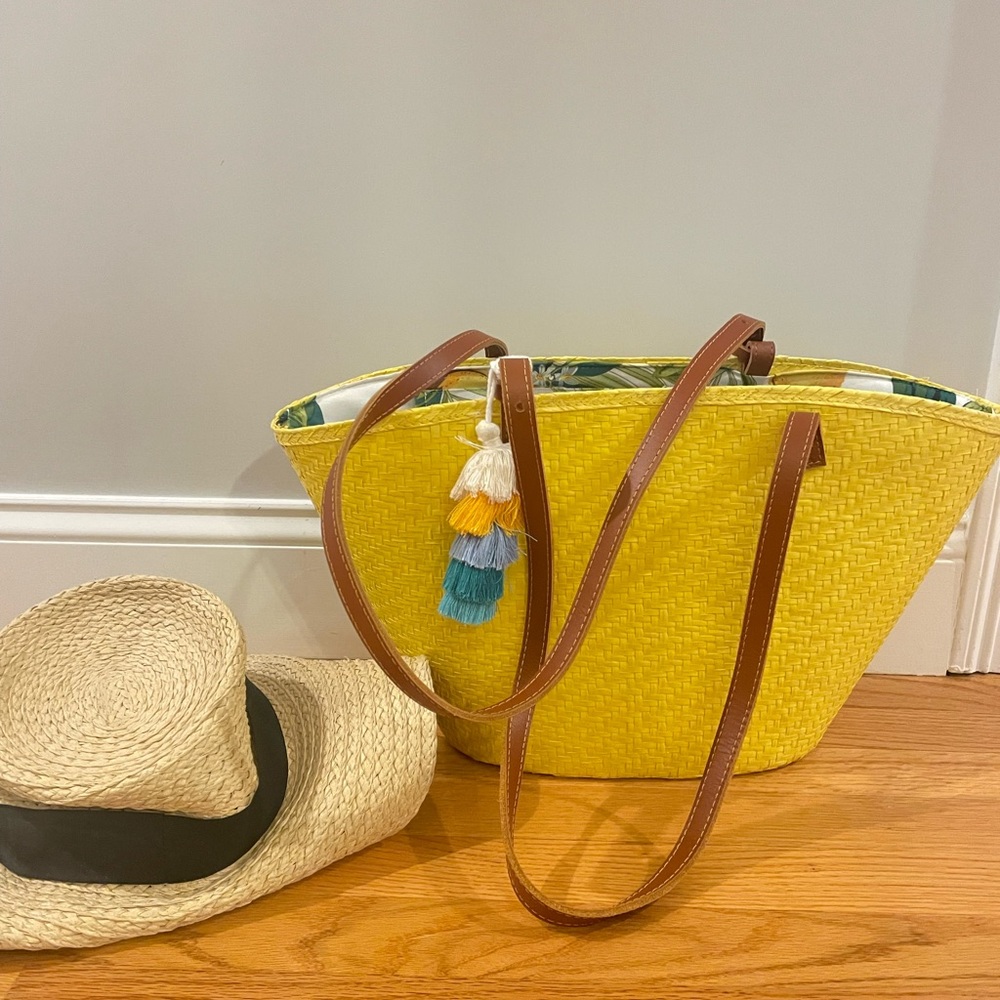 Large yellow straw woven tote with tassel and mini round rattan bag - Picture 5 of 13